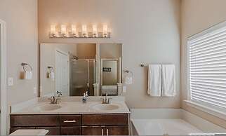 The Castle by the Lake w Pool Balcony Grandscape