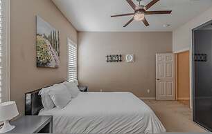 The Castle by the Lake w Pool Balcony Grandscape