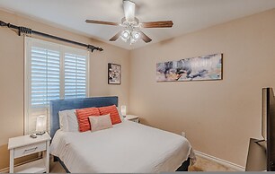 The Castle by the Lake w Pool Balcony Grandscape