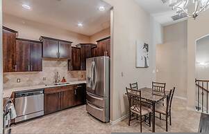 The Castle by the Lake w Pool Balcony Grandscape