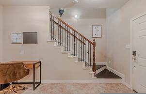 The Castle by the Lake w Pool Balcony Grandscape