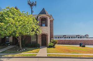 The Castle by the Lake w Pool Balcony Grandscape