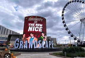 The Castle by the Lake w Pool Balcony Grandscape