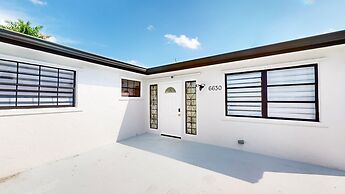 Casa Lucia 5 Bedroom Home With Pool Near Hard Rock Casino