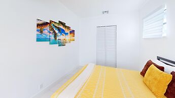 Casa Lucia 5 Bedroom Home With Pool Near Hard Rock Casino