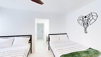 Casa Lucia 5 Bedroom Home With Pool Near Hard Rock Casino