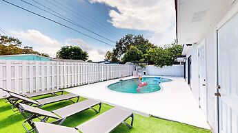 Casa Lucia 5 Bedroom Home With Pool Near Hard Rock Casino