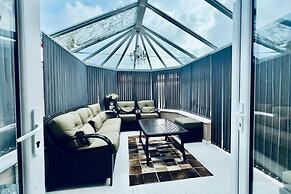 Manchester Sweet Home - Spacious 7BR House