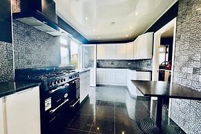 Manchester Sweet Home - Spacious 7BR House