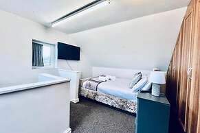 Manchester Sweet Home - Spacious 7BR House