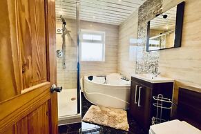 Manchester Sweet Home - Spacious 7BR House