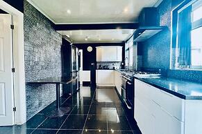 Manchester Sweet Home - Spacious 7BR House