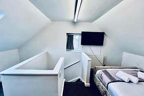 Manchester Sweet Home - Spacious 7BR House