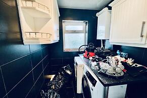 Manchester Sweet Home - Spacious 7BR House