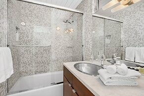 Alexander Escape Private Pool!