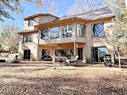 Daphne River Villa