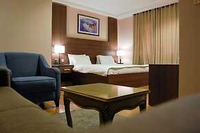 Continental Hotel by R&K Suites