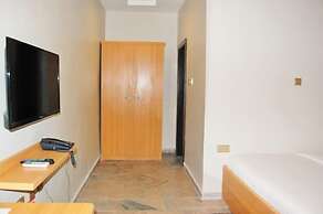 Continental Hotel by R&K Suites