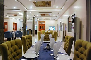 Continental Hotel by R&K Suites