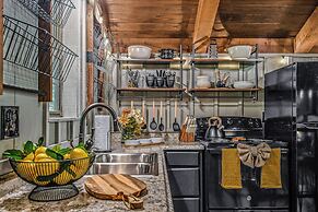 Light'n Bug Bungalow