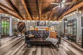 Light'n Bug Bungalow