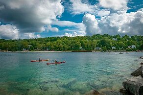 Lions Head Beach Motel & Cottages