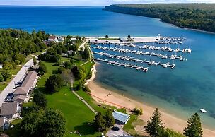 Lions Head Beach Motel & Cottages