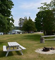 Lions Head Beach Motel & Cottages