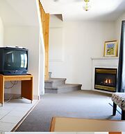 Lions Head Beach Motel & Cottages