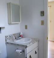 Lions Head Beach Motel & Cottages