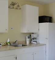 Lions Head Beach Motel & Cottages