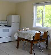 Lions Head Beach Motel & Cottages