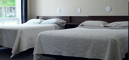 Lions Head Beach Motel & Cottages