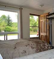 Lions Head Beach Motel & Cottages