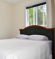 Lions Head Beach Motel & Cottages