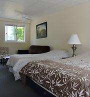 Lions Head Beach Motel & Cottages