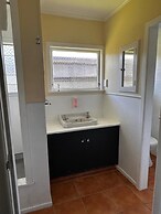 Abbey Travel Lodge Motel