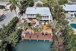 Coming Soon! Rest-a-shore Waterfront Home, New Private Pool 2 Bedroom 