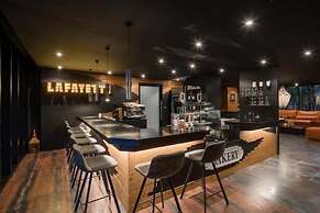 Celebrity treatment  Citygate Kamala c34