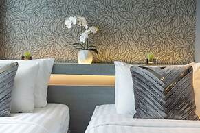 Nicest Condo in City gate Kamala  c118