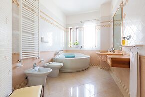 4046 Villa Del Vecchio by Barbarhouse