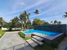 Palmgrove Lake Resort