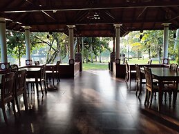 Palmgrove Lake Resort