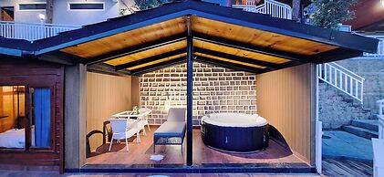 Koro Treehouse Resort