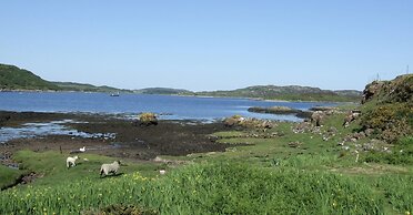 Little Cottage-village of Bunessan-sleeps4