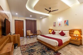 Corbett Tusker Meadows by White Flower