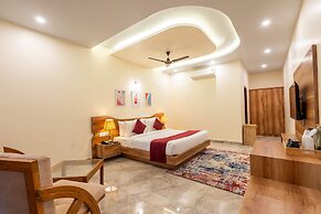 Corbett Tusker Meadows by White Flower