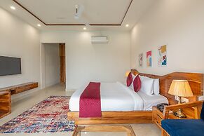 Corbett Tusker Meadows by White Flower