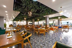 Corbett Tusker Meadows by White Flower