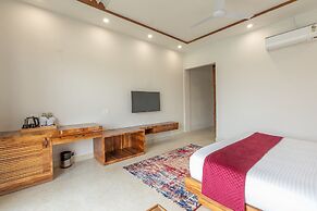 Corbett Tusker Meadows by White Flower